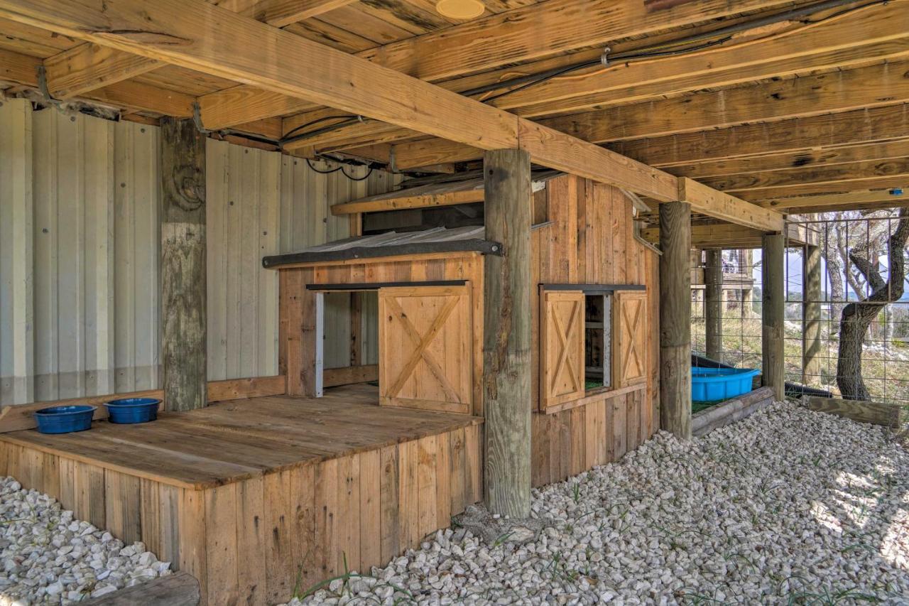 Kerrville Converted Barn Tiny Home With Kayaks! Exterior photo